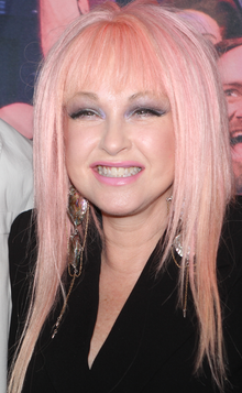 How tall is Cyndi Lauper?